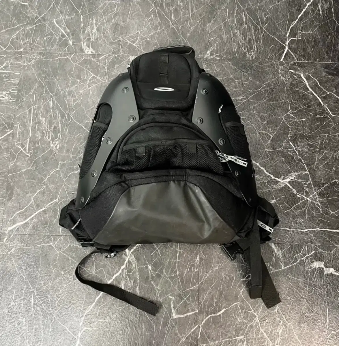 サ*ウ様 OAKLEY ハードシェル バックパック Oakley Icon ブラック